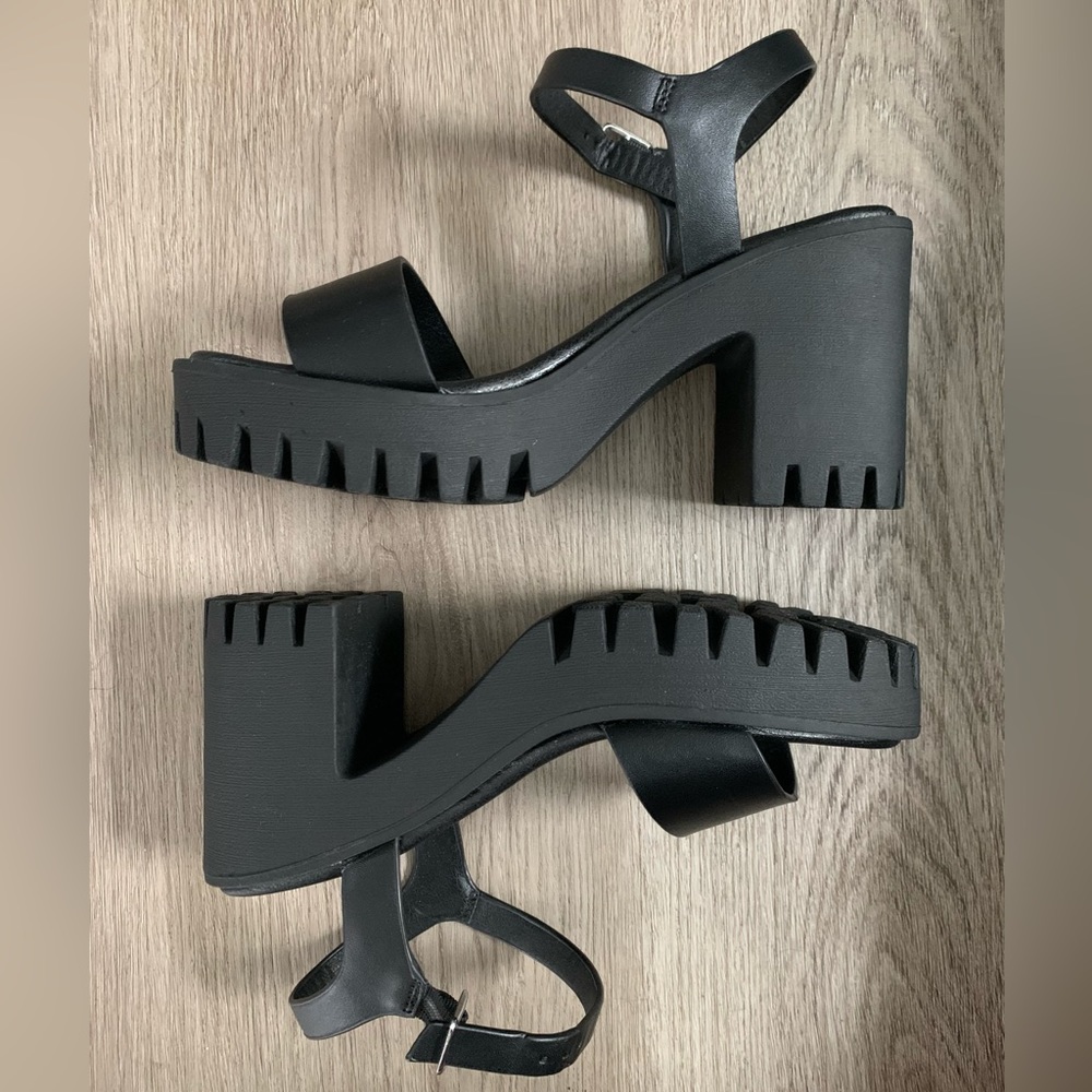 Madden Girl G-Shaw Chunky Platform Heeled Sandals 6